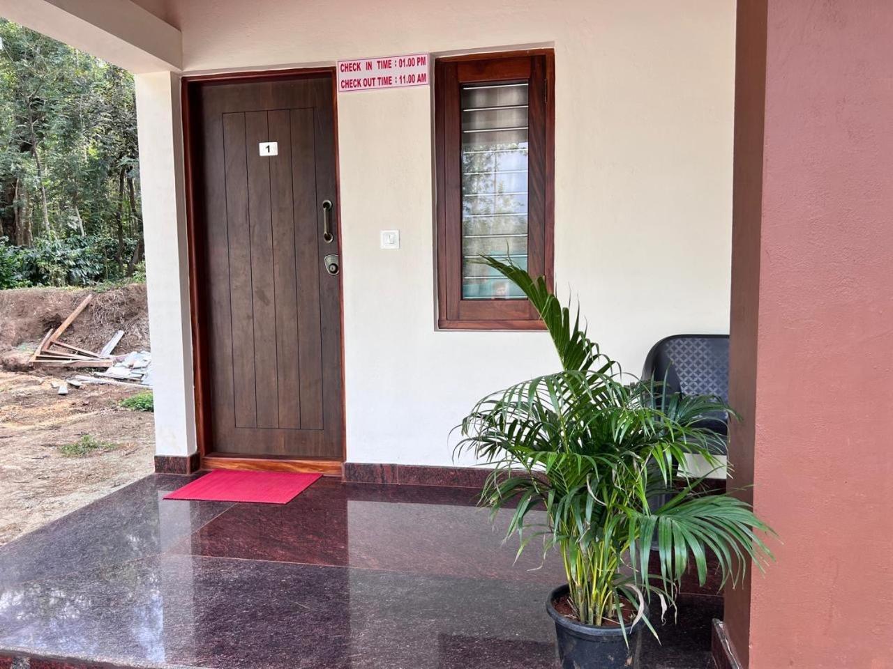 Silver Shadow Homestay Chikmagalūr Exteriör bild