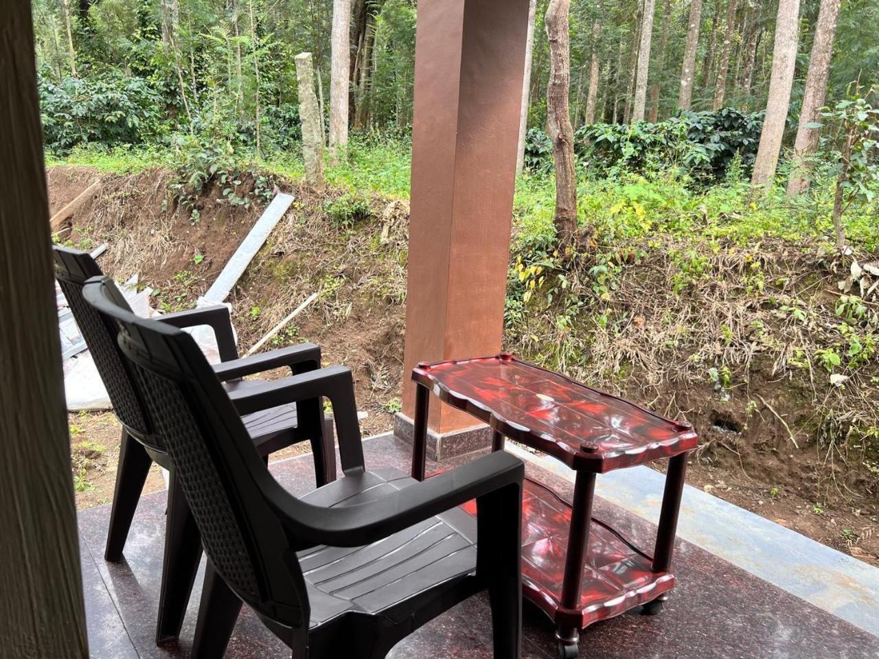 Silver Shadow Homestay Chikmagalūr Exteriör bild